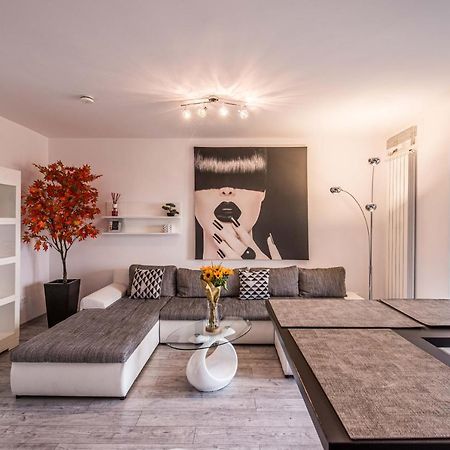 2-Room Penthouse Plaza Residence P1 Bukarest Eksteriør billede